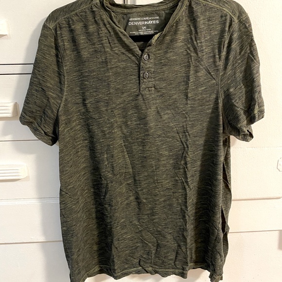 GIFT WITH BUNDLE! Denver Hayes 3 button shirt - Picture 1 of 2